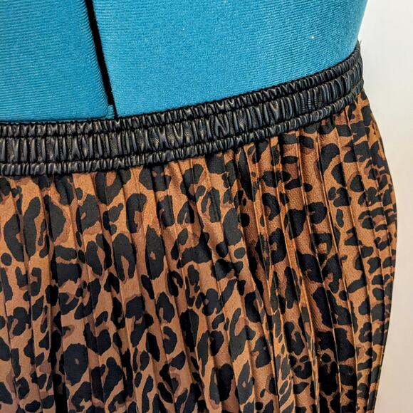 My Danelle Leopard Pleated Skirt w/Elastic Waist Size Large - Picture 4 of 7